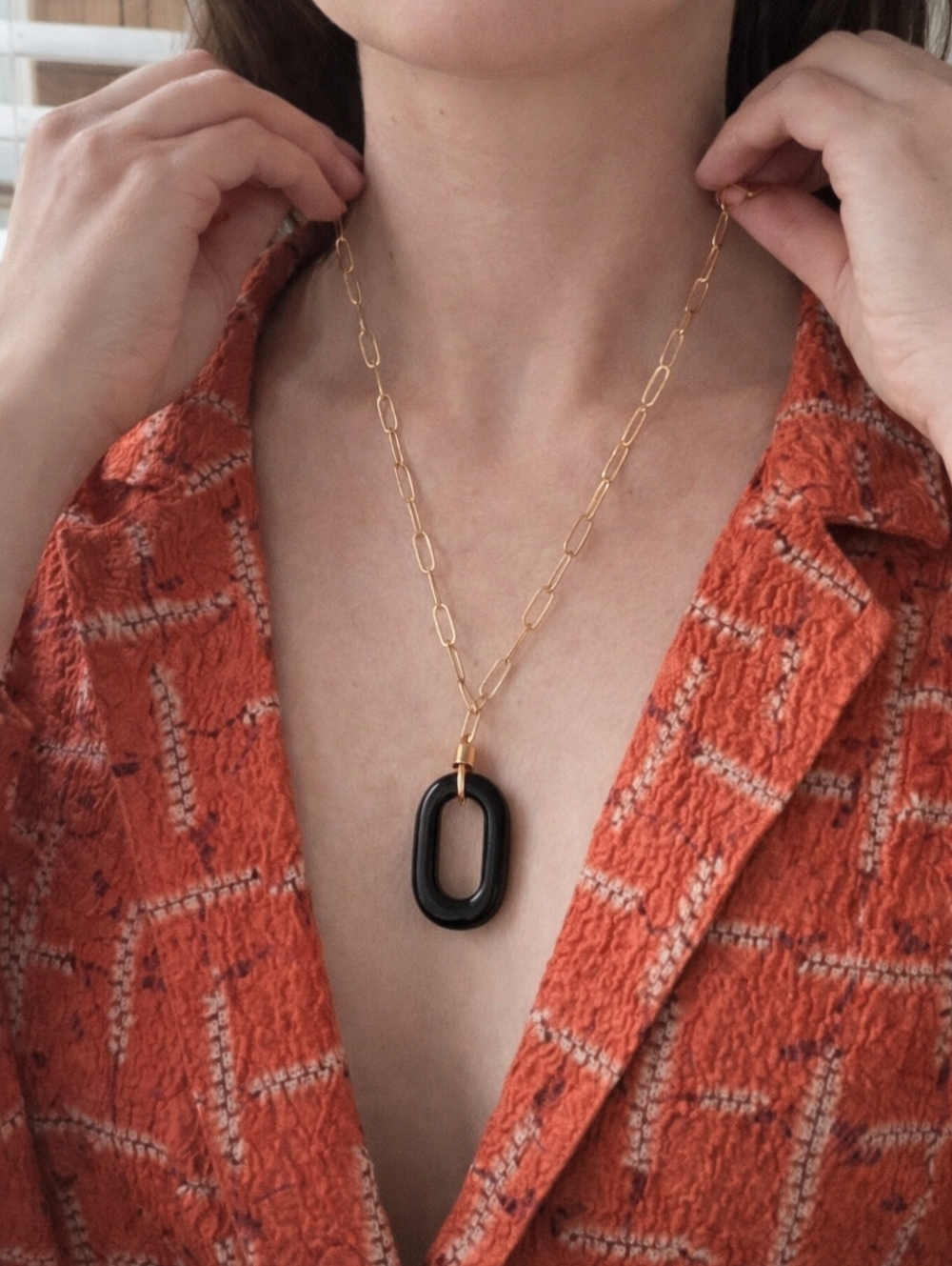 Elegant Golden Paper Clip Chain and Black Onyx Pendant Necklace